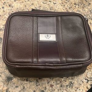 NWOT Martin Dingman leather toiletries bag